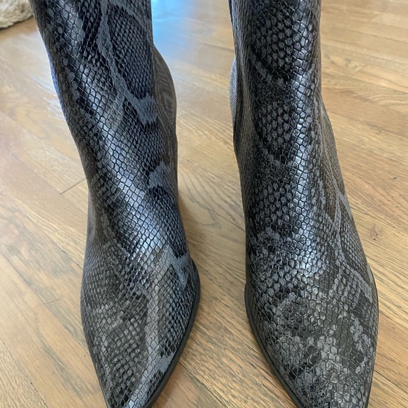 *Brand New* Issa Boots booties from Dolce Vita size 8.5 - snake print - Picture 3 of 6
